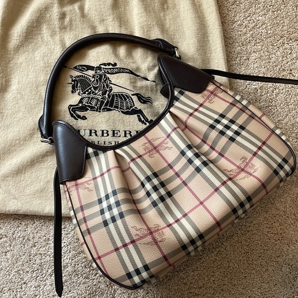 Burberry Handbags - ✨Authentic Burberry Leather Hobo Shoulder Bag✨